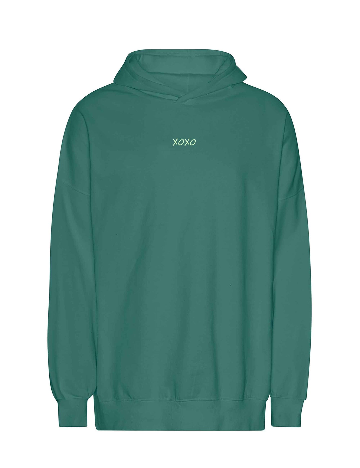 Ein pastellfarbenes xoxo macht diesen ansonsten schlichten oversized Hoodie in einem Petrolgrün zu einem stylischen Alltagsbegleiter.